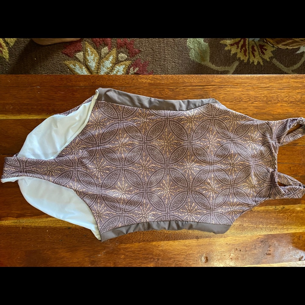 New Carve designs one piece swimsuit size small